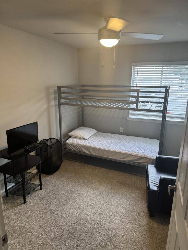 1 bedroom available in Vinings GA