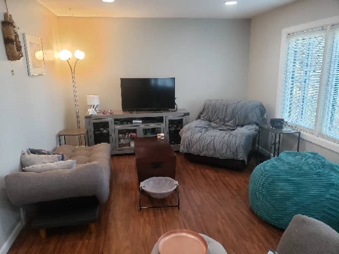 Looking for roomate to share house