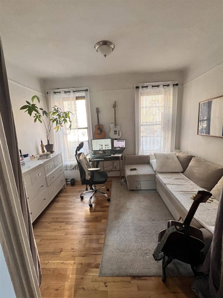 Lovely Bedroom in Upper East Side