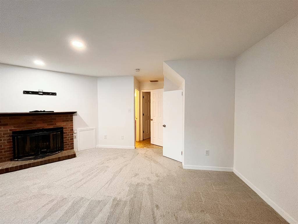 Basement Studio w/private Bath