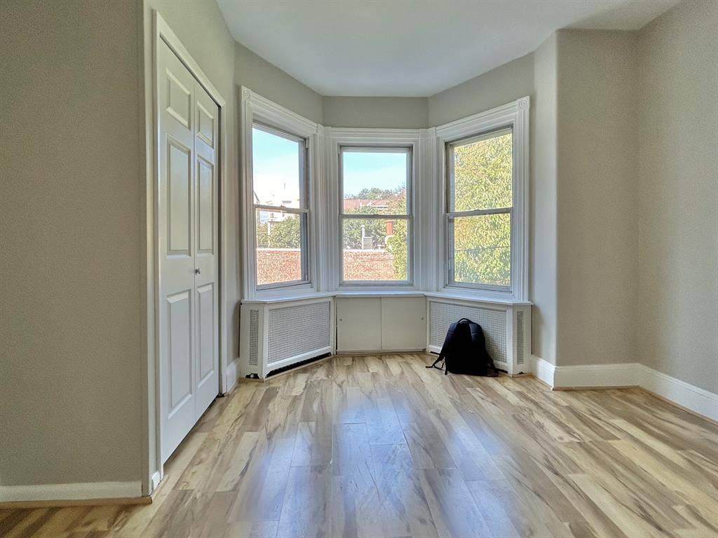 Beautiful Manayunk Bedroom 🏡