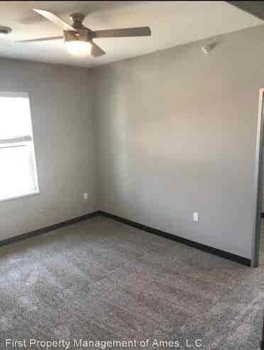 Roommate needed South Ames