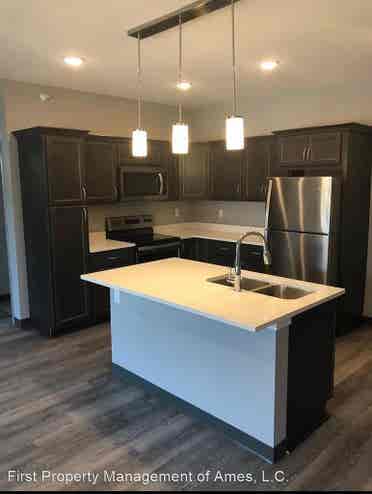 Roommate needed South Ames