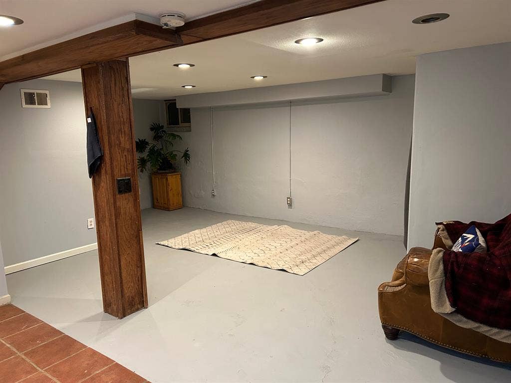 Studio 4 blocks from DU, short term