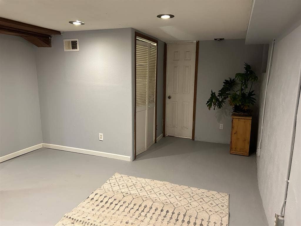 Studio 4 blocks from DU, short term