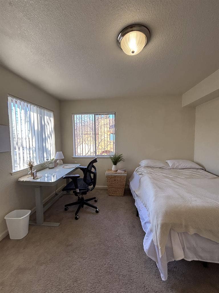 One bed, private bath Room in Davis