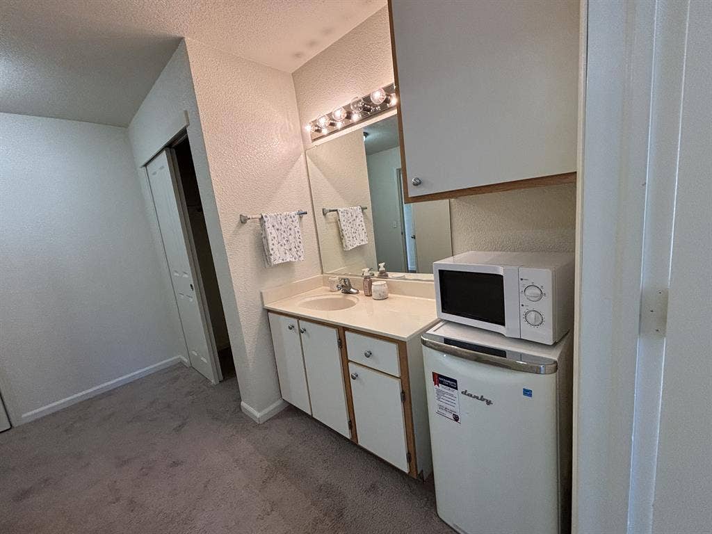 One bed, private bath Room in Davis