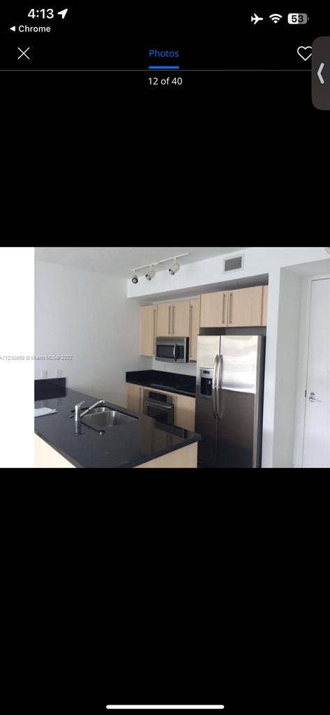 Looking For Roommate 
Brickell -Axis