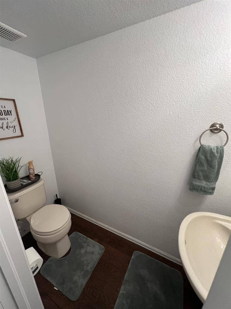 Room for Rent! NE Springs