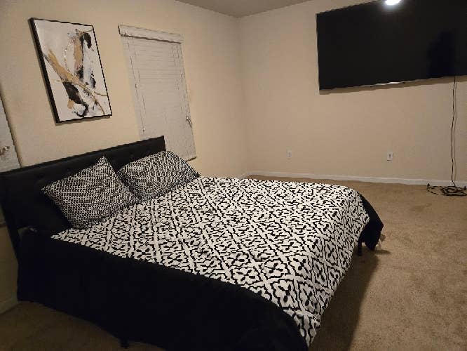 Large Rooms for Rent