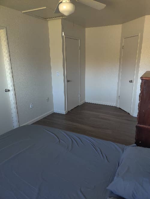 Hilmar - Lightly Furnished Room