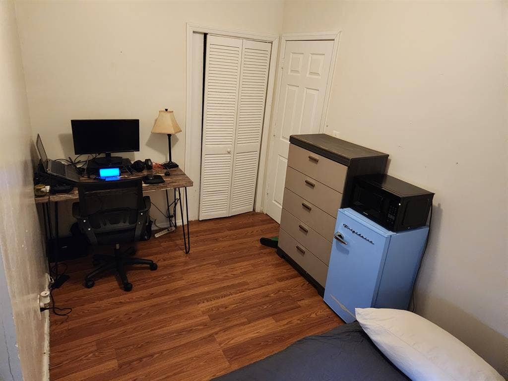 Furnished Room (Utlities Included)