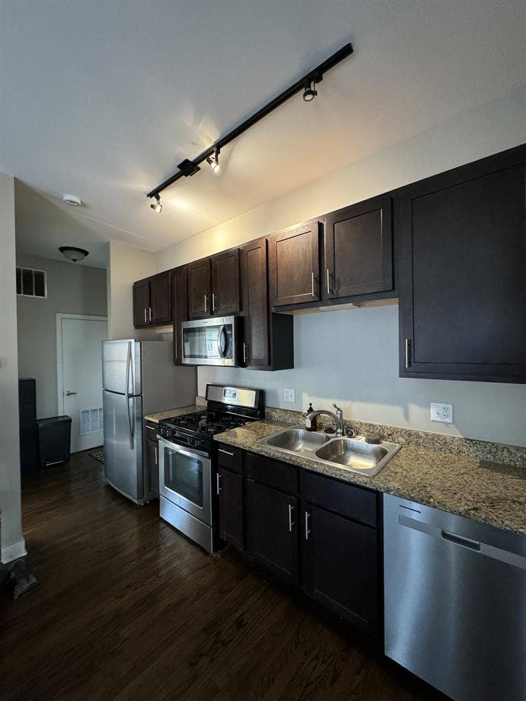 Sublease in Lincoln Park/Old Town!