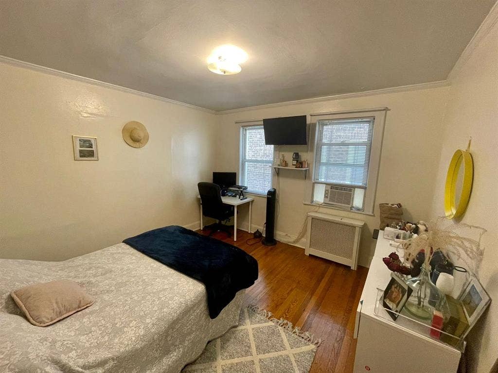 Spacious room in Astoria