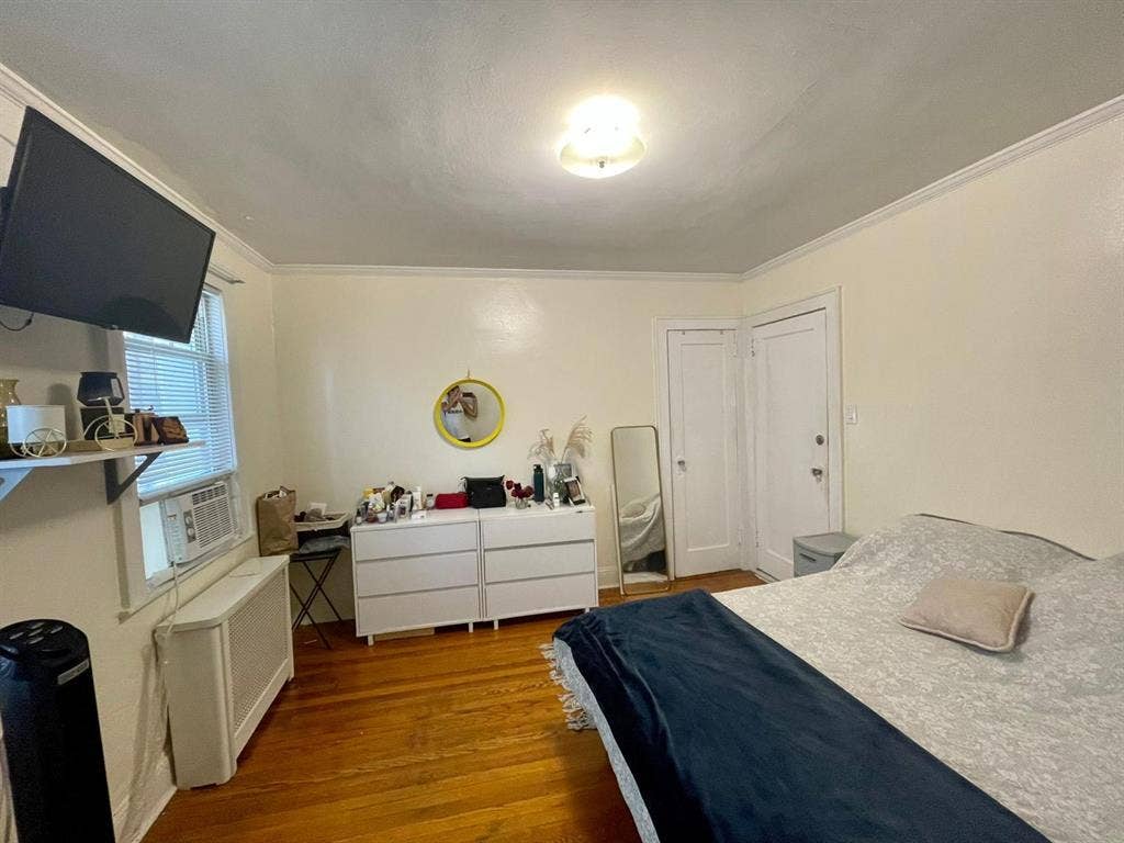 Spacious room in Astoria