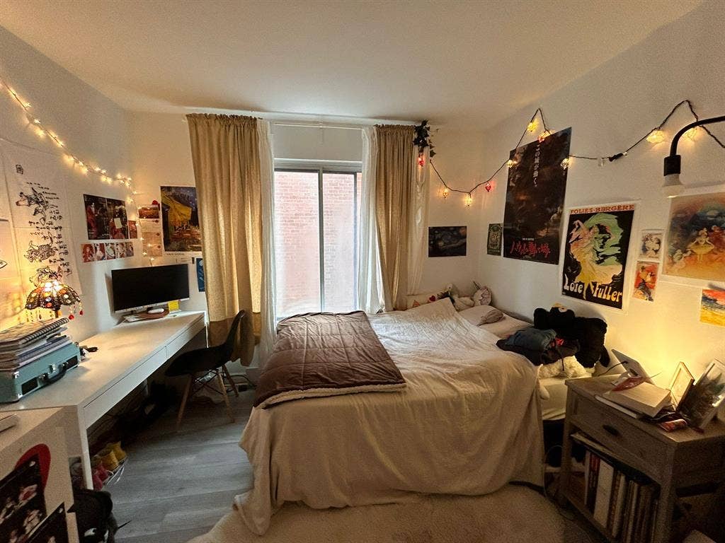 Female Roommate wanted