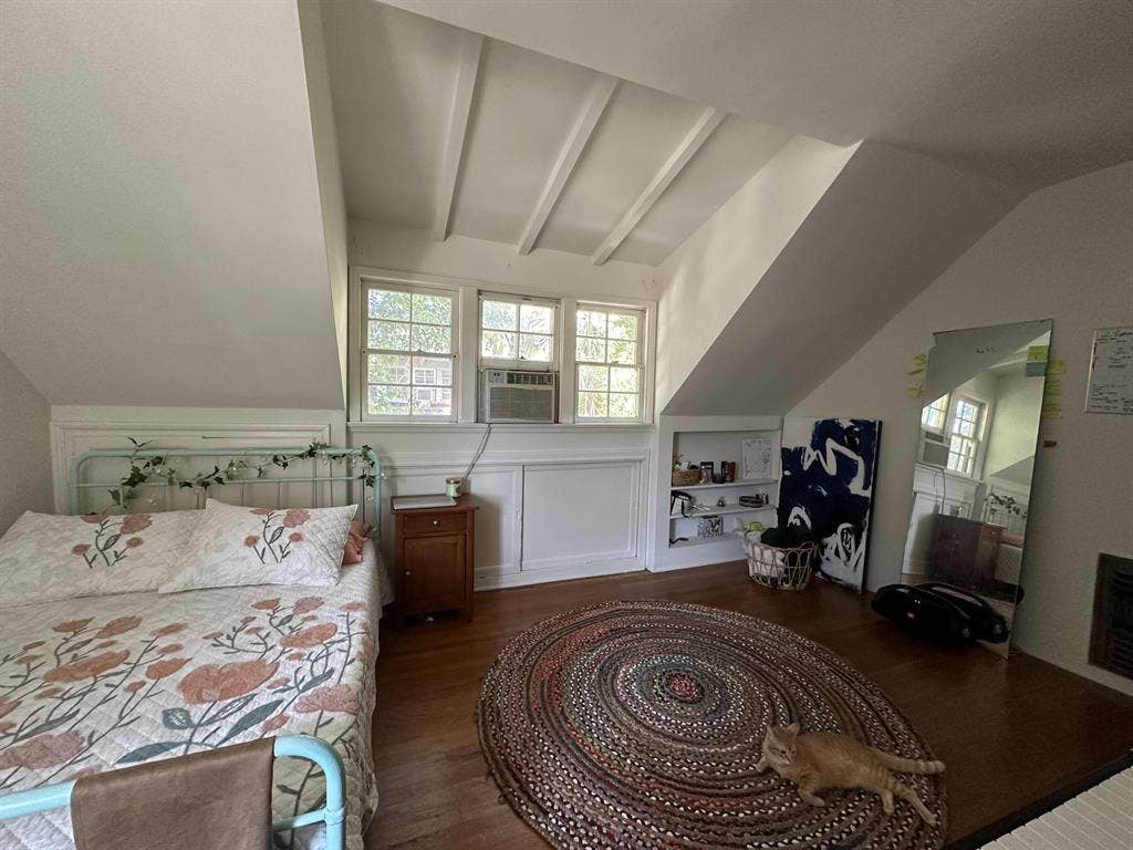 Cozy bedroom available in NoHo