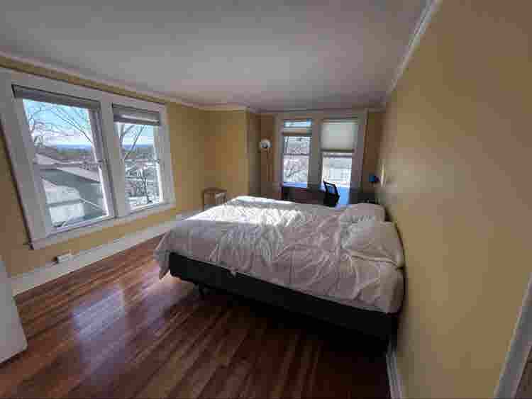 Spacious room with private bathroom