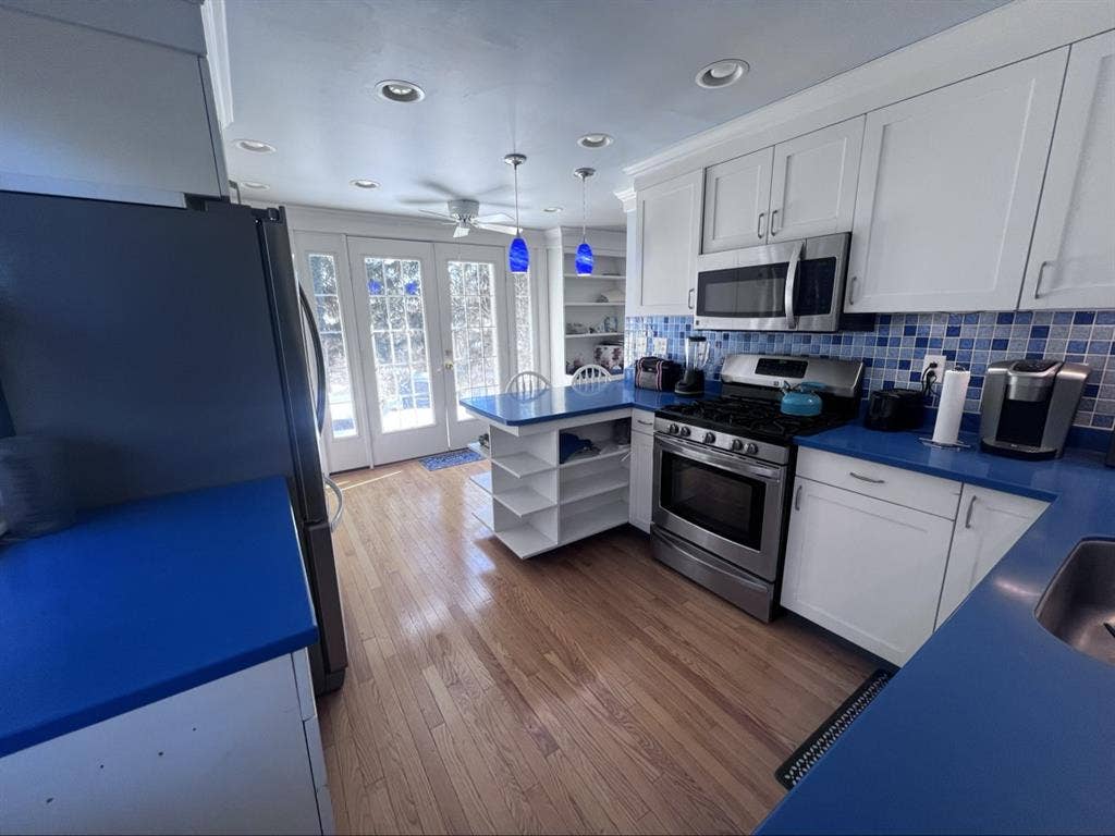 Spacious room with private bathroom