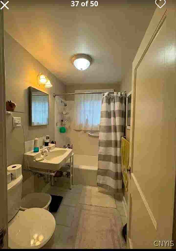 Spacious room with private bathroom