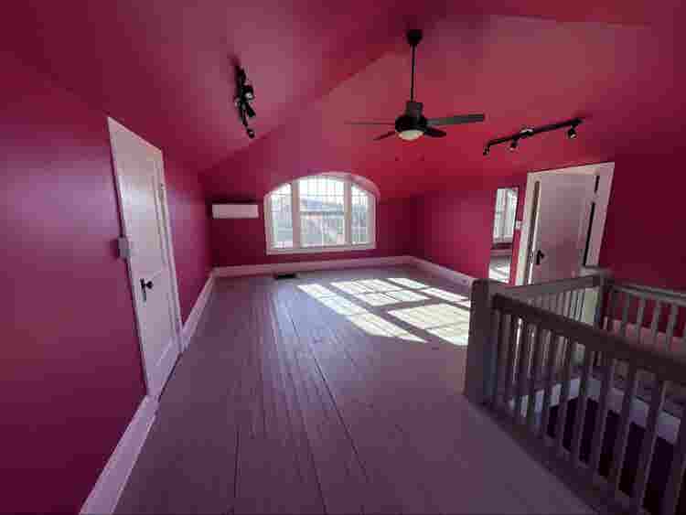 Spacious room with private bathroom