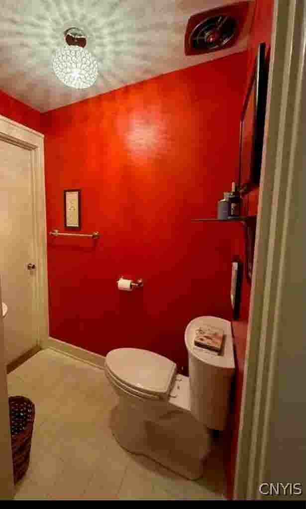 Spacious room with private bathroom