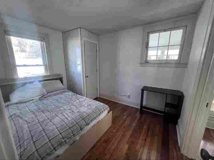 Spacious room with private bathroom