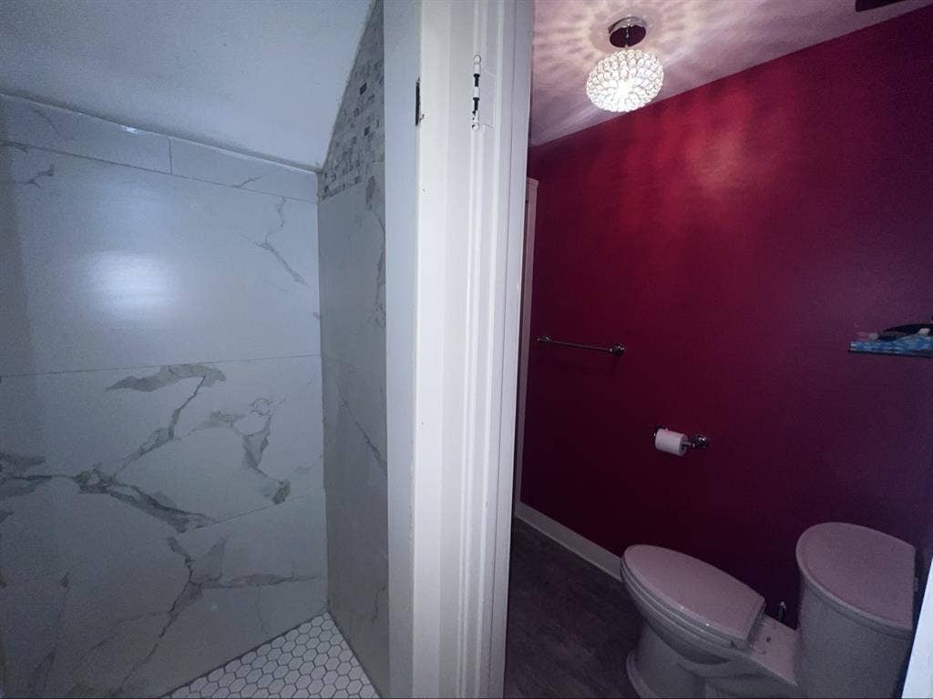 Spacious room with private bathroom