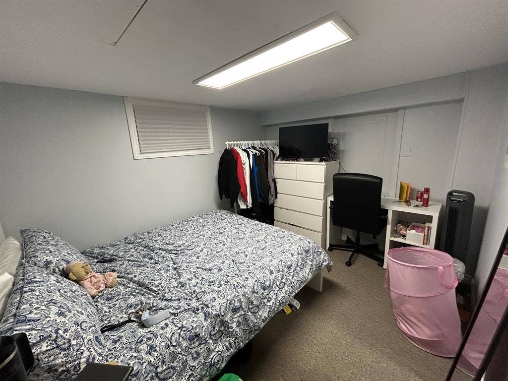 Single room available (female only)