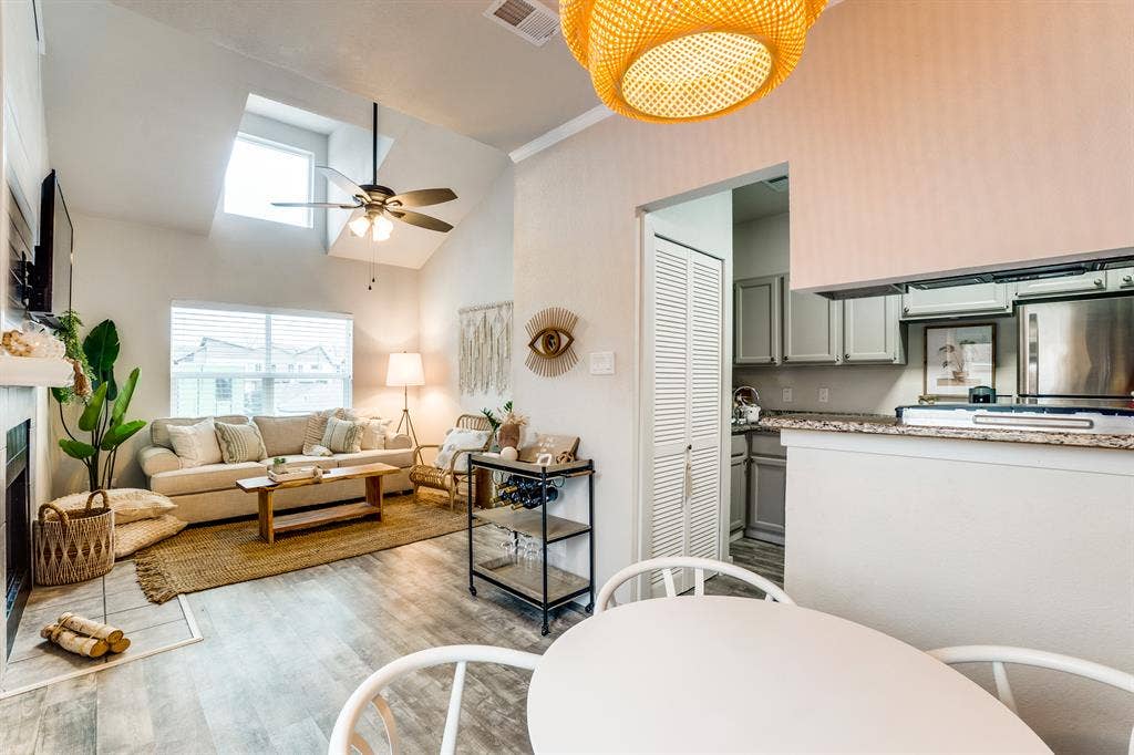 Lower Greenville 1 bedroom!