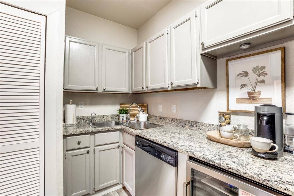 Lower Greenville 1 bedroom!