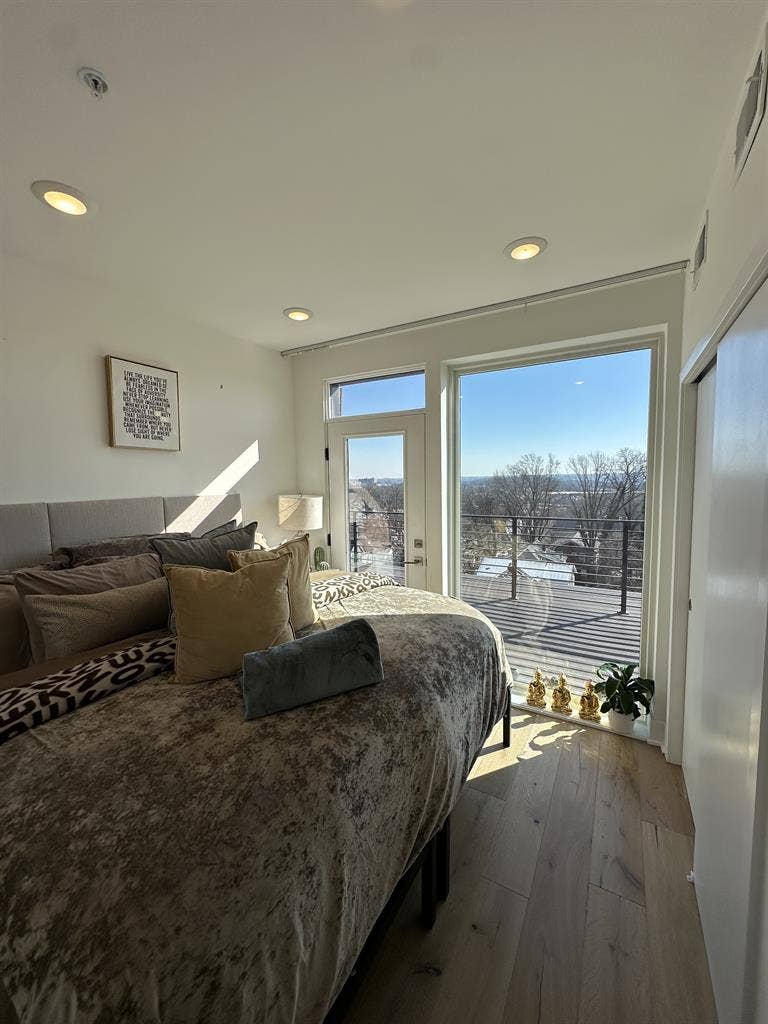 Beautiful One-Bedroom and Bath