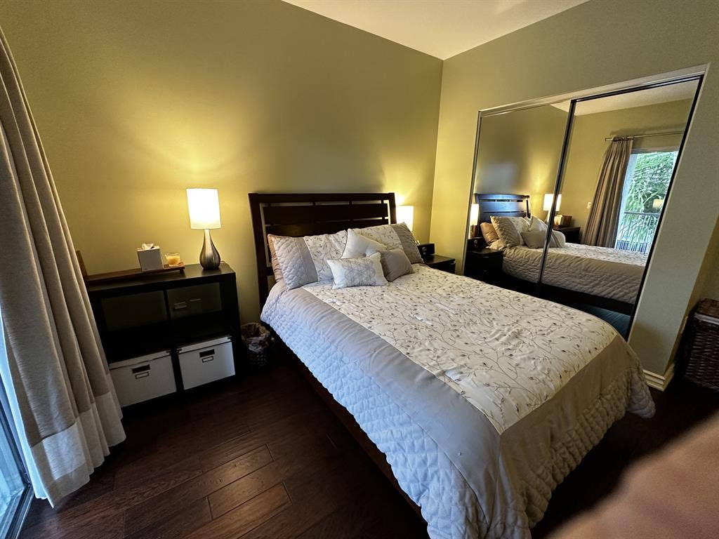 Private furnished bed/bath in condo