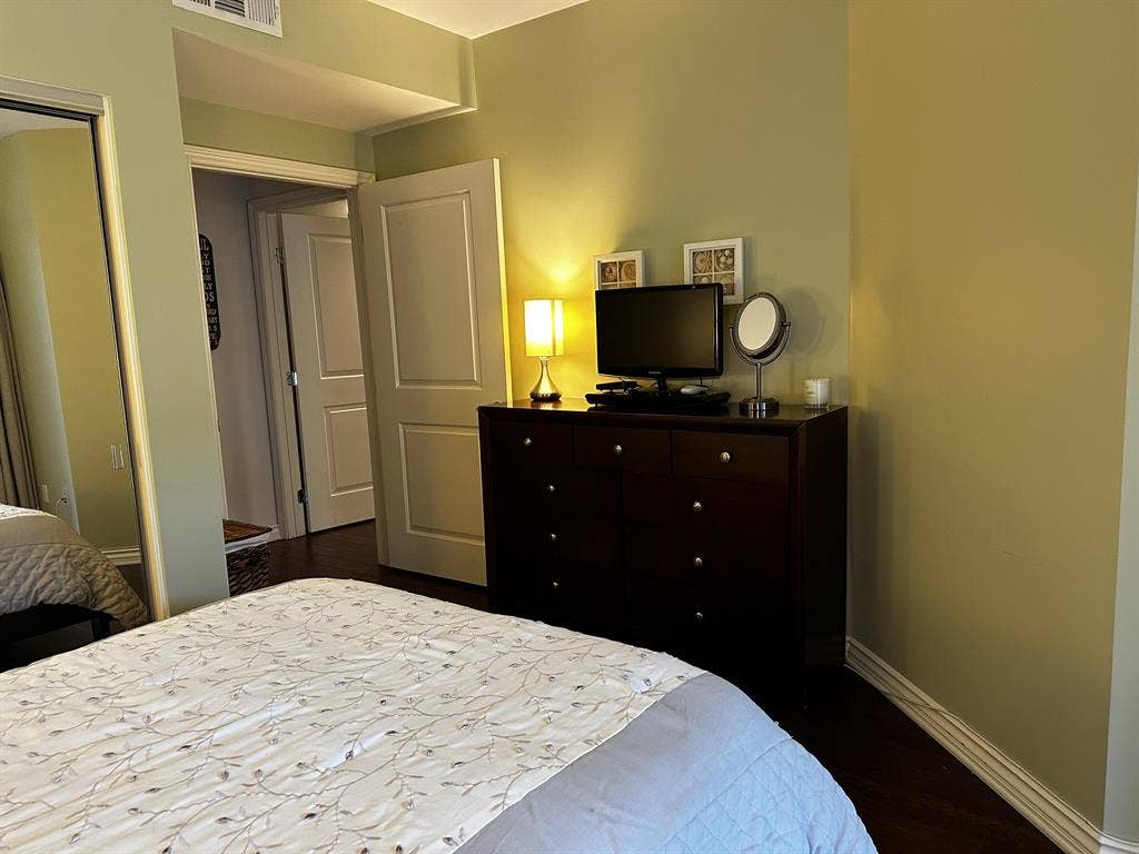 Private furnished bed/bath in condo