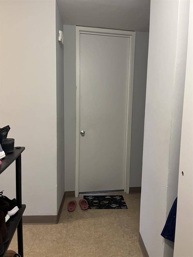 Shared Room for 1 Female - Chicago