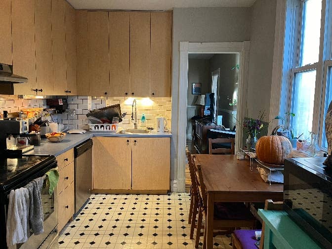 Roommate wanted! 2 bedroom apt