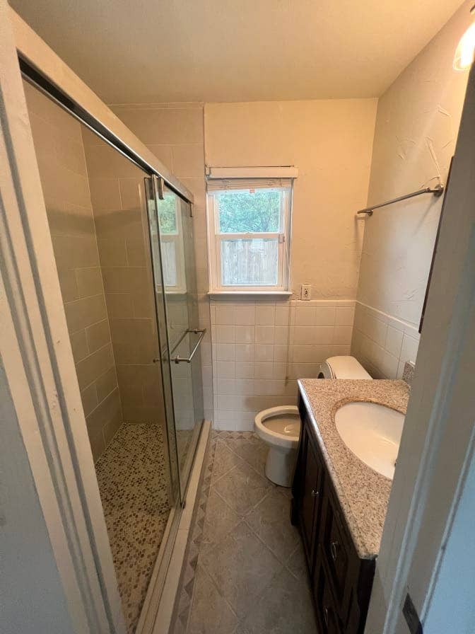 Room w/ Private Bathroom