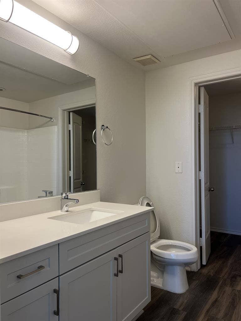 SPACIOUS 2BD/BTH UTILITIES INCLD