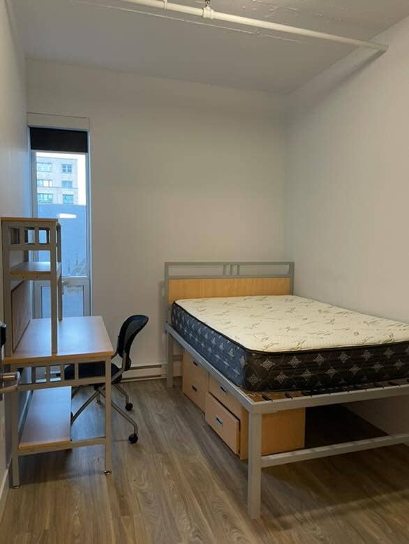 Room in downtown Montreal $!