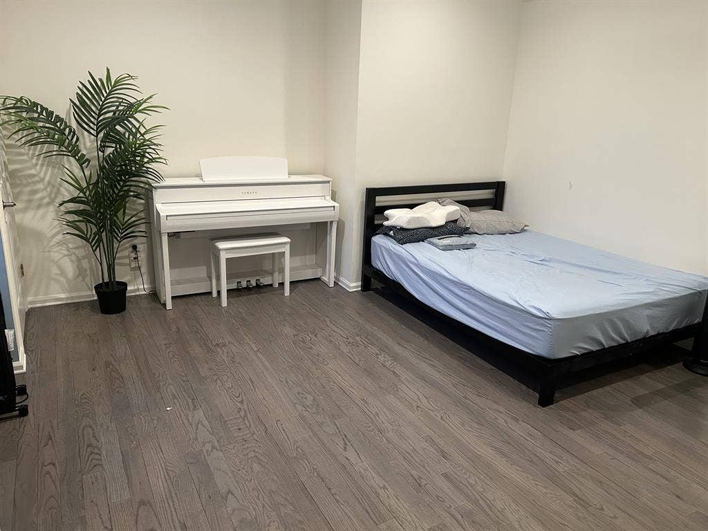 Full furniture One Bed and Bath
