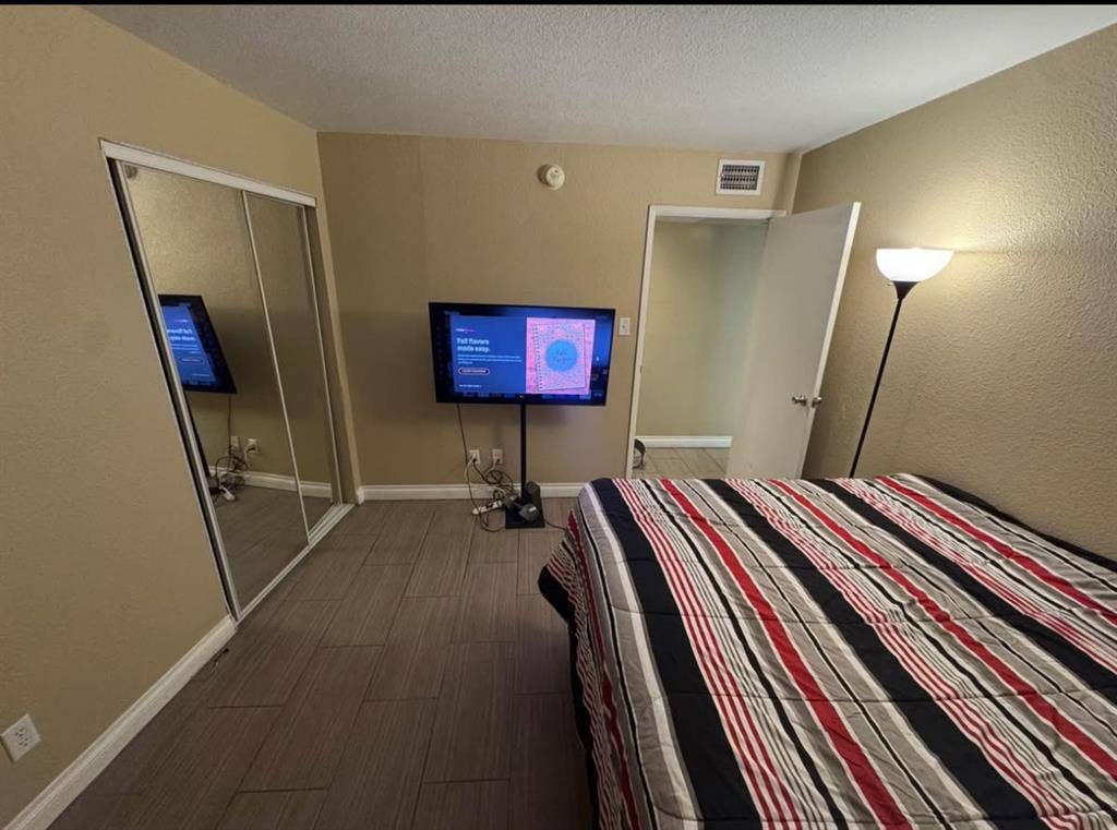 Furnished bedroom availablee