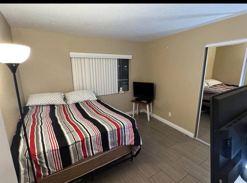 Furnished bedroom availablee