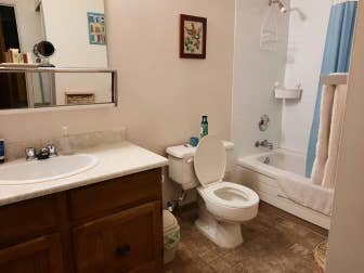 Female to share 2 bedroom apartment