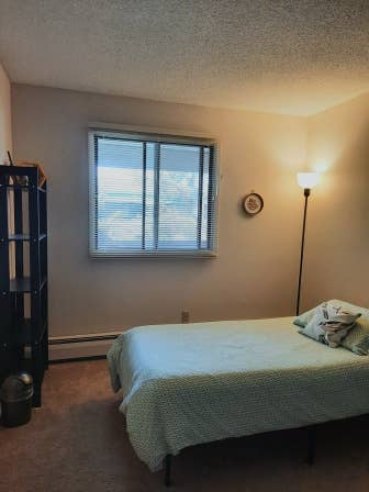 Female to share 2 bedroom apartment