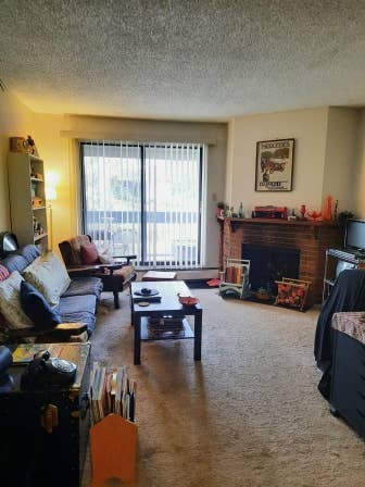 Female to share 2 bedroom apartment