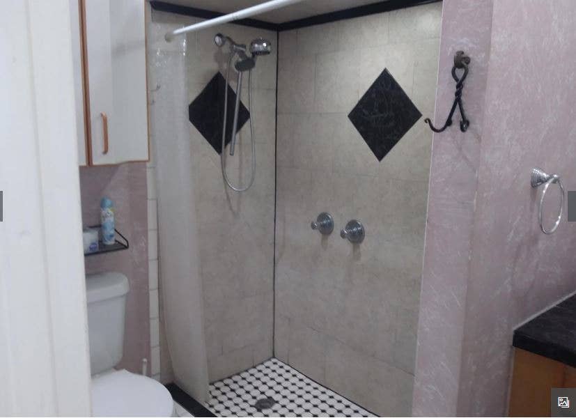 BEDROOM WITH PRIVATE ENTRANCE BATH