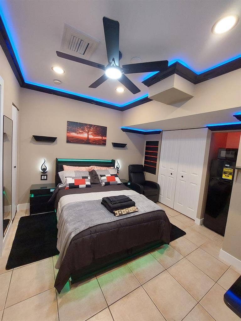 BEDROOM WITH PRIVATE ENTRANCE  BATH
