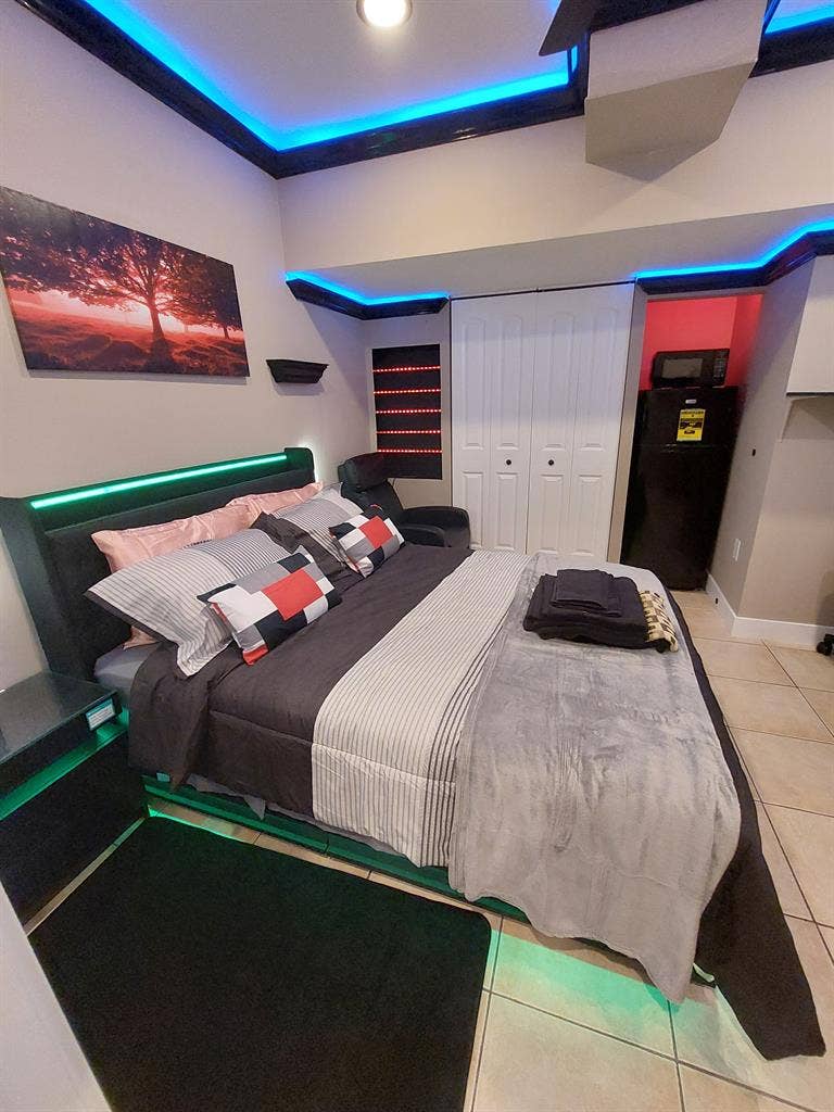 BEDROOM WITH PRIVATE ENTRANCE  BATH