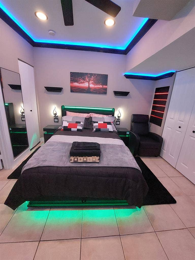 BEDROOM WITH PRIVATE ENTRANCE  BATH