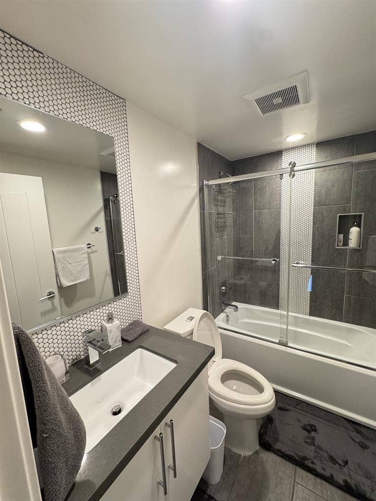 Private Room & Bath in Hollywood